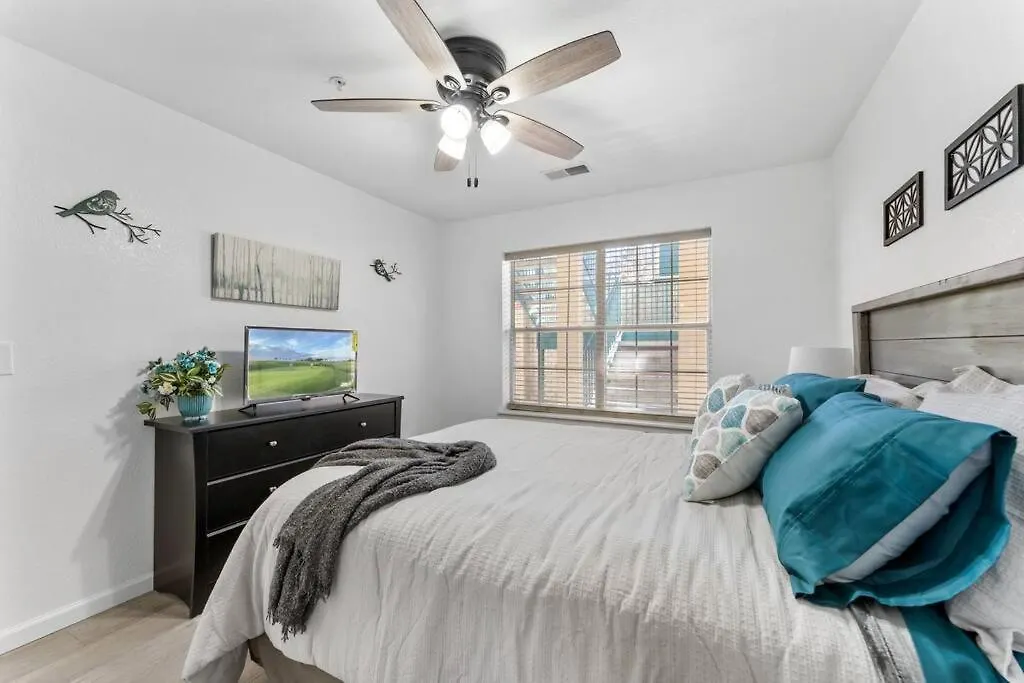 Appartamento 3-bedroom Renovated At The Champions