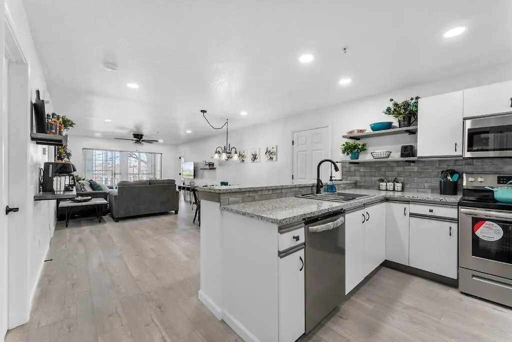 Appartamento 3-bedroom Renovated At The Champions