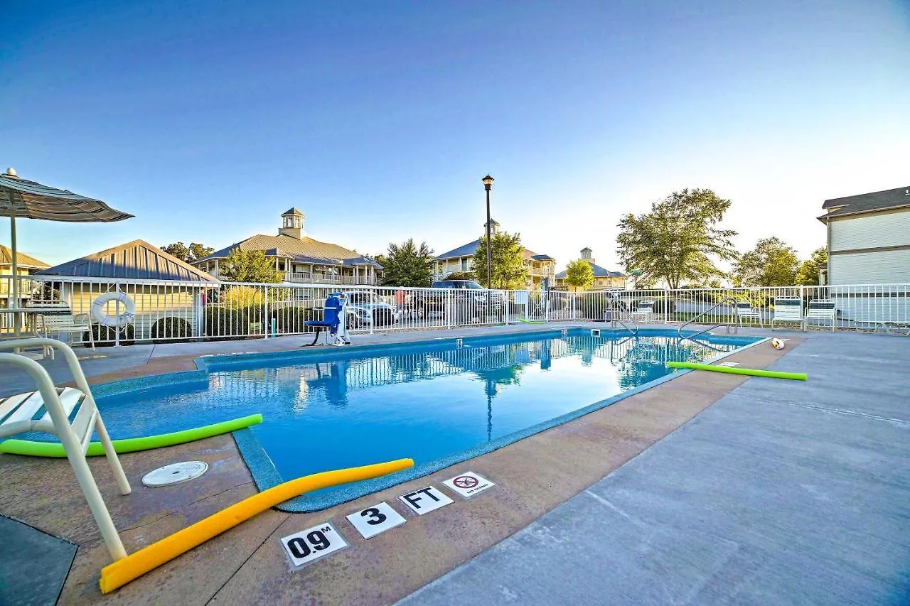 With Community Pool! Daire *