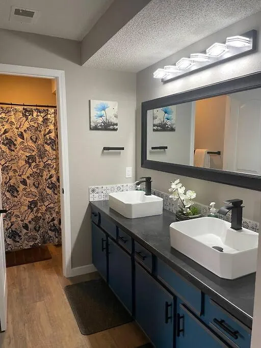 Newly Remodeled Lover's Luxury With Upgrades Дом отдыха Брэнсон