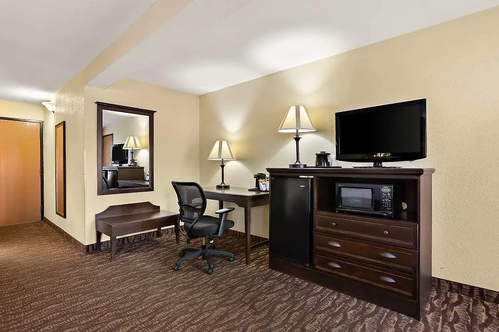 Western Center Pointe Hotel