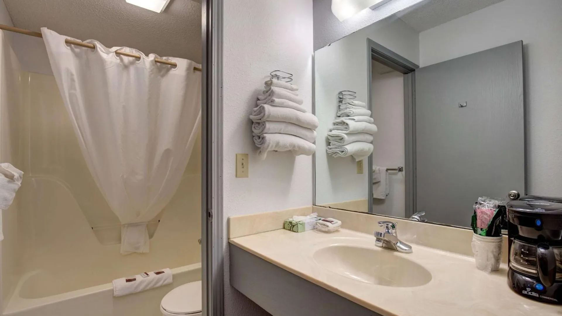 Howard Johnson By Wyndham Theatre District Hotel Branson