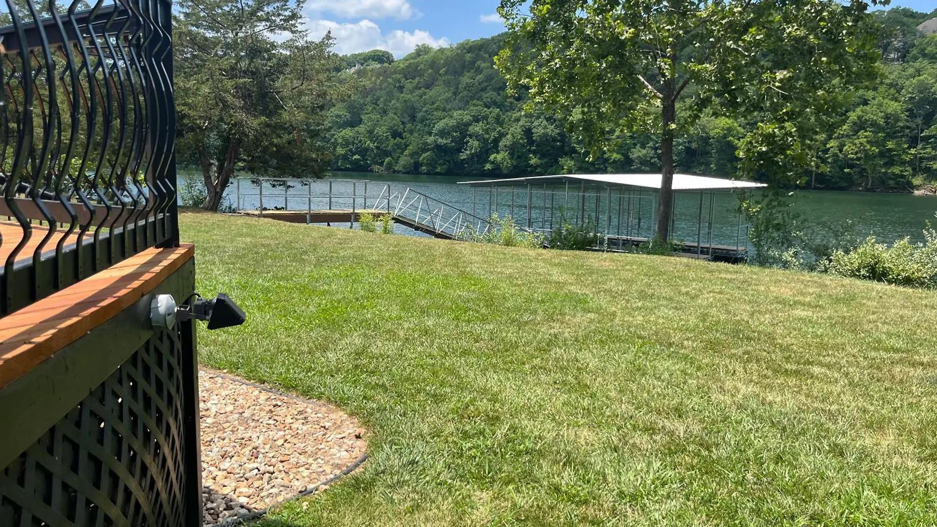 Free Attraction Tickets! Trout Fishing! Private Dock! Large Family Gathering *
