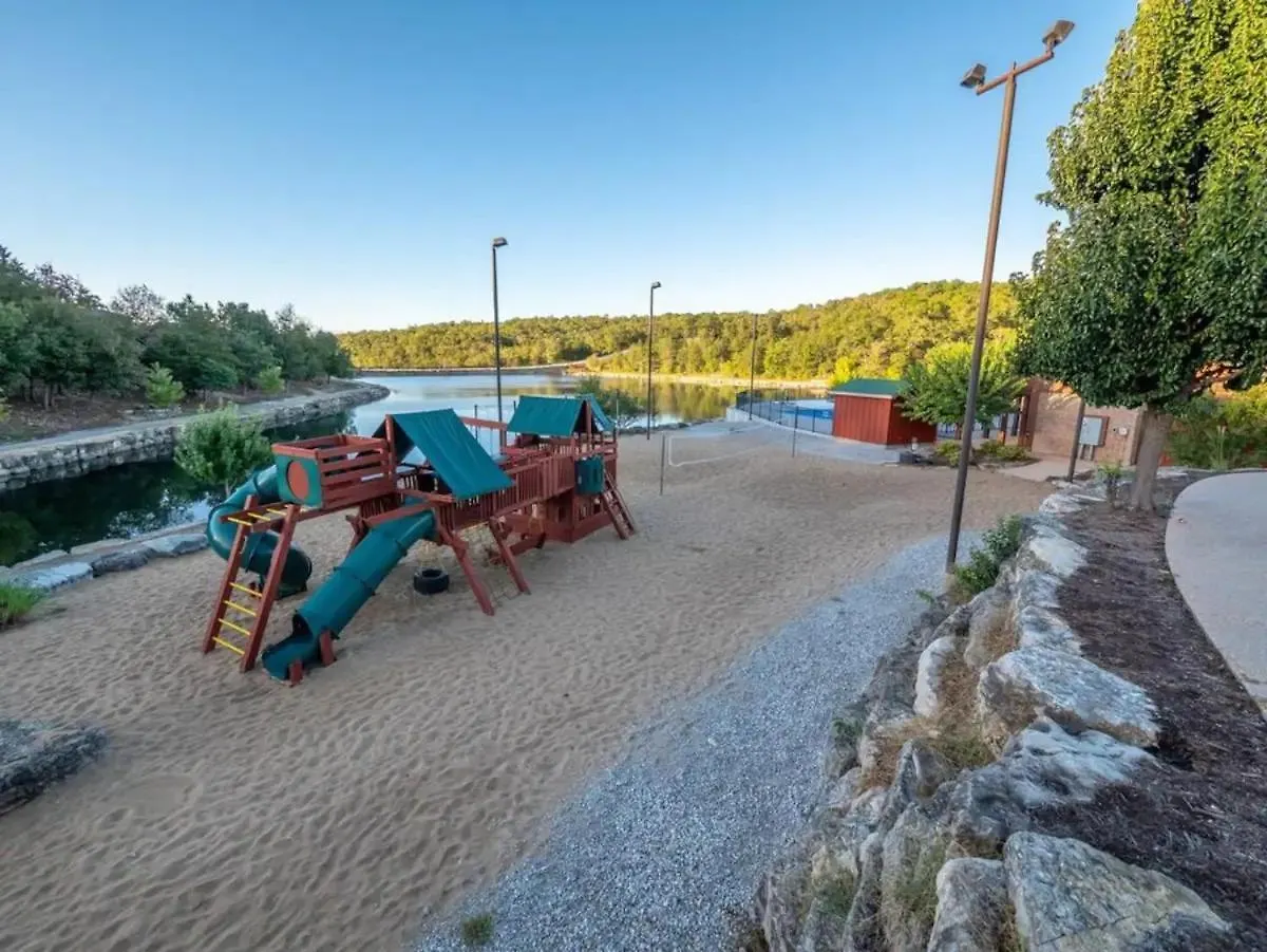 Golf On Site - Walk-in Shower - Jetted Tub - Free Attraction Tickets Included