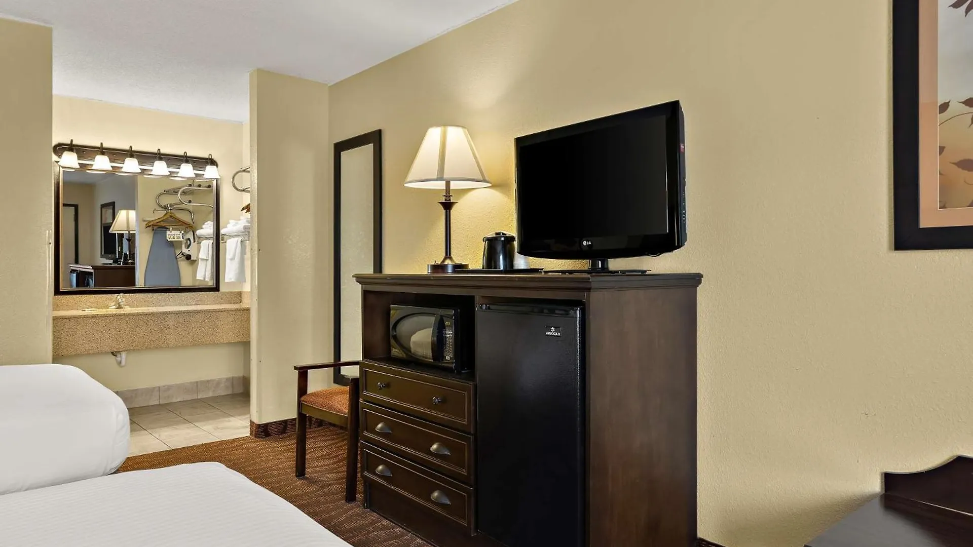 Western Center Pointe Hotel 3*