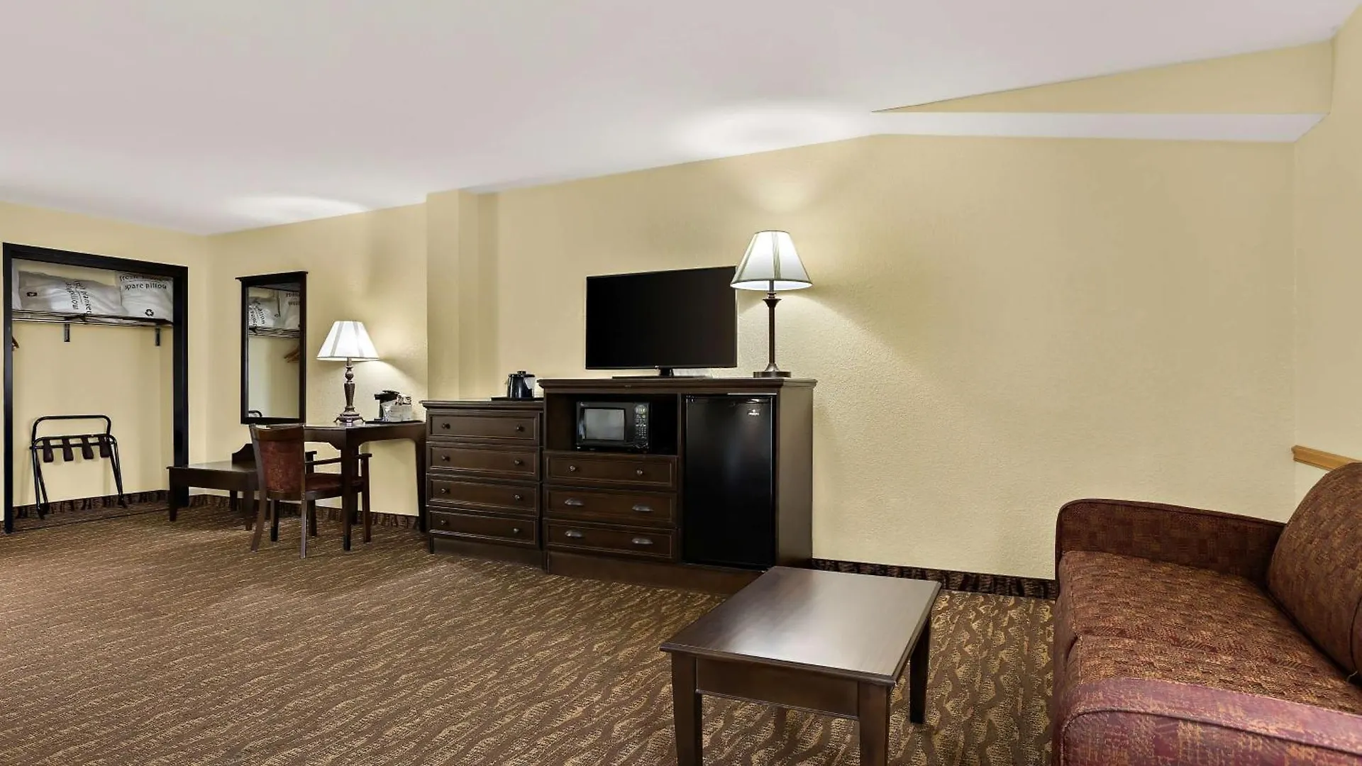 Western Center Pointe 3*