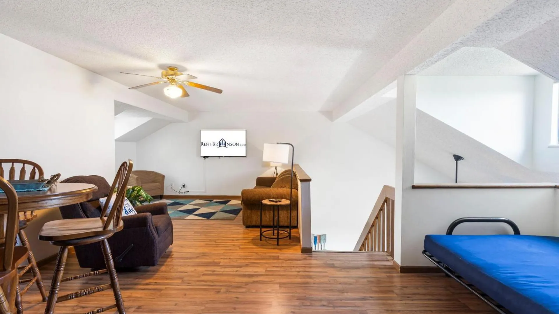 Shagbark Hickory -- 1010 Tatil Evi Branson