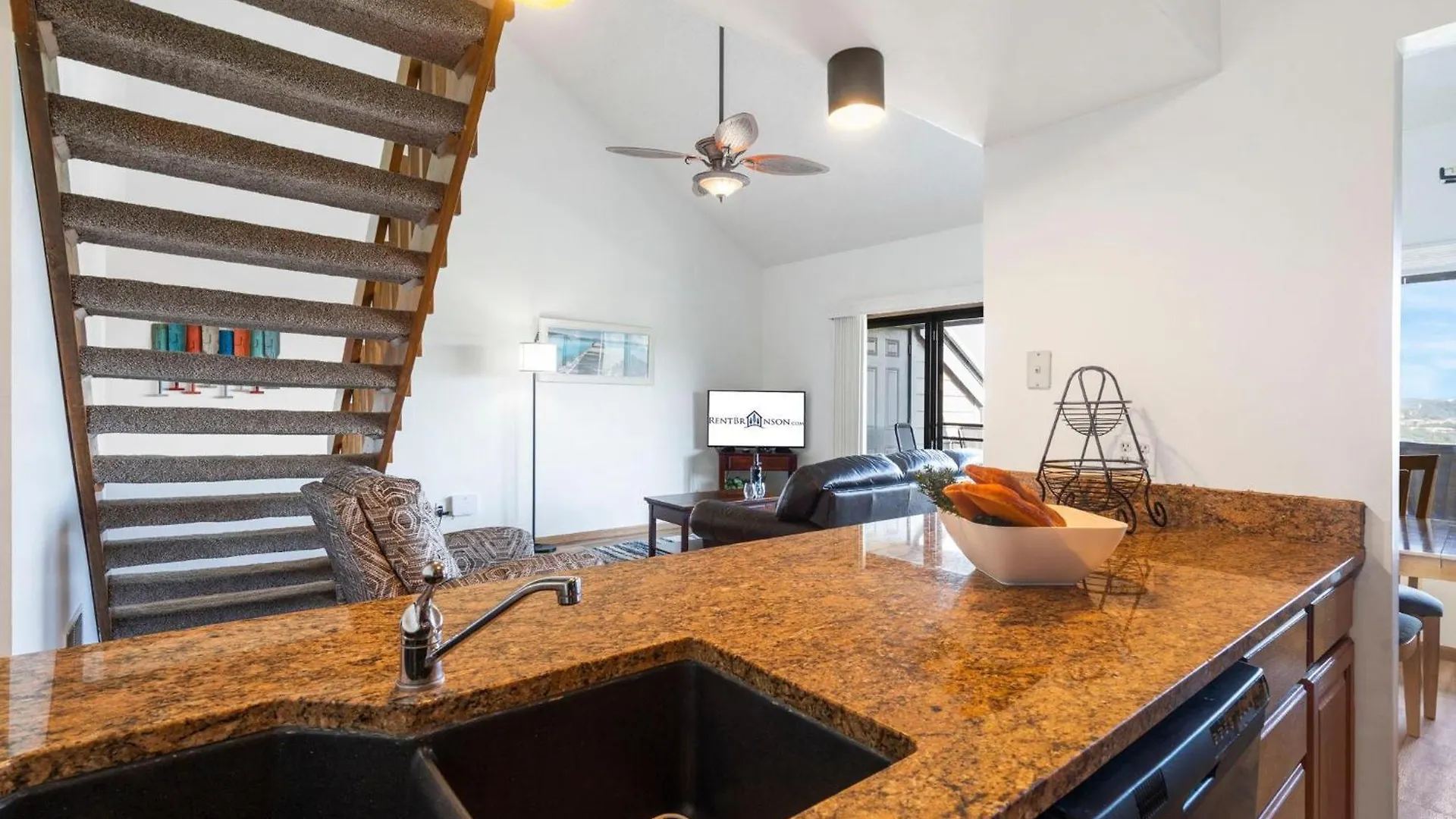 Shagbark Hickory -- 1010 Tatil Evi