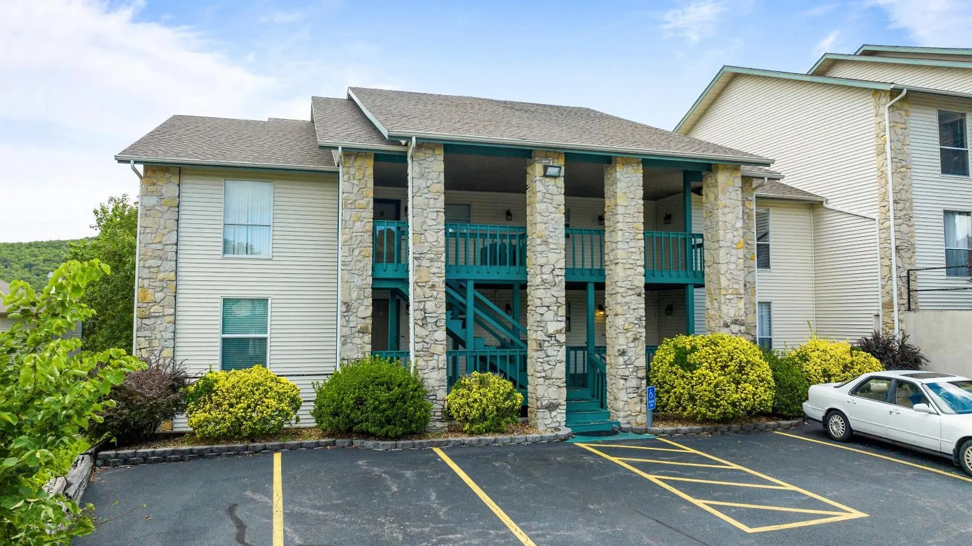 Bluffs Oasis Branson