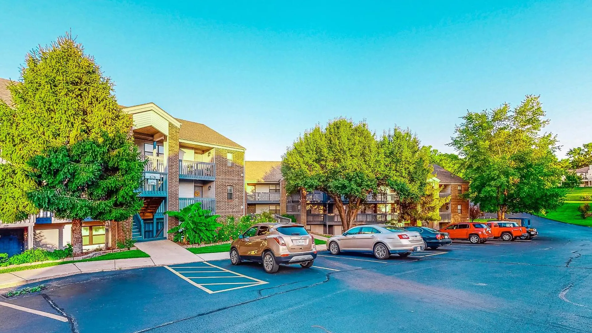 Lofty Retreat & Paradise Pointe