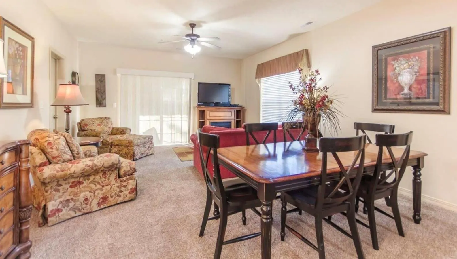 With A Walkout And Elevator Access At Thousand Hills And Next To 76 Appartamento *