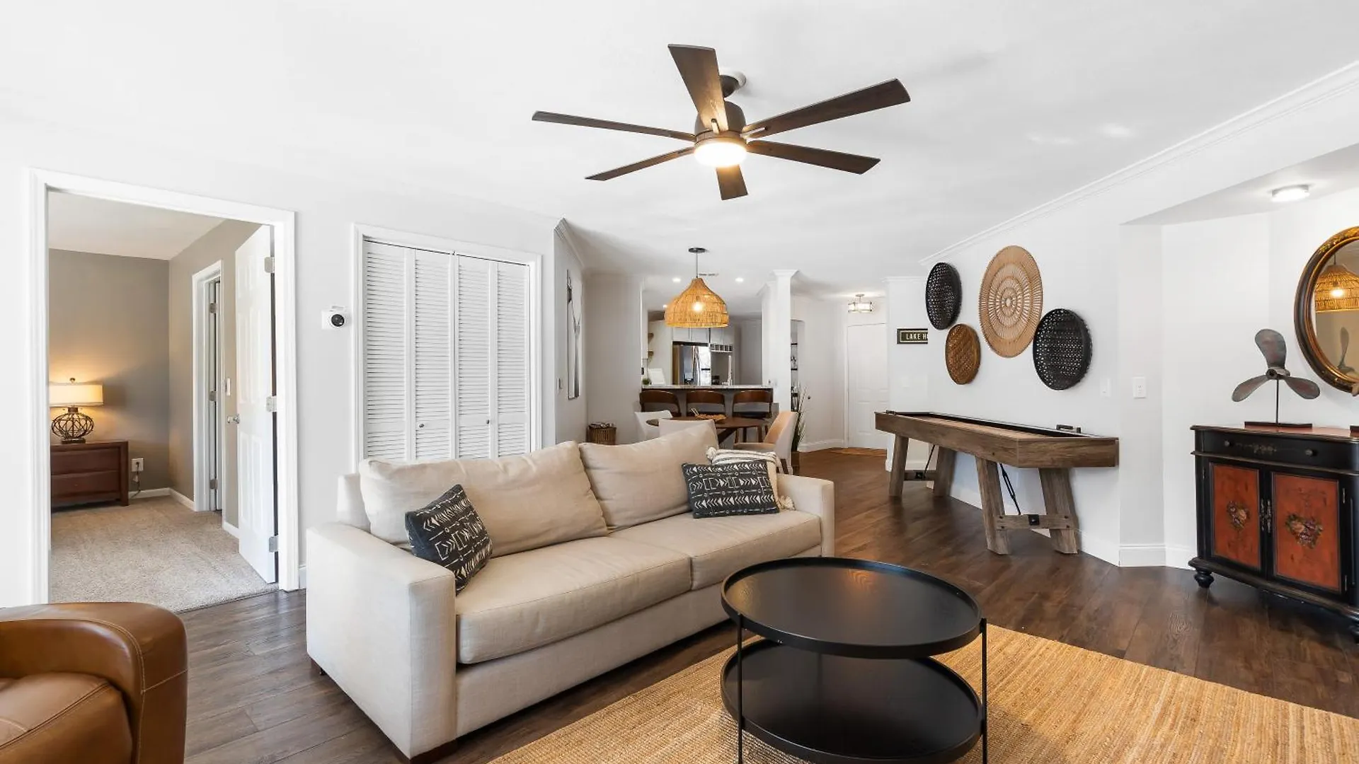 Lavish Escape With And Access Apartamento