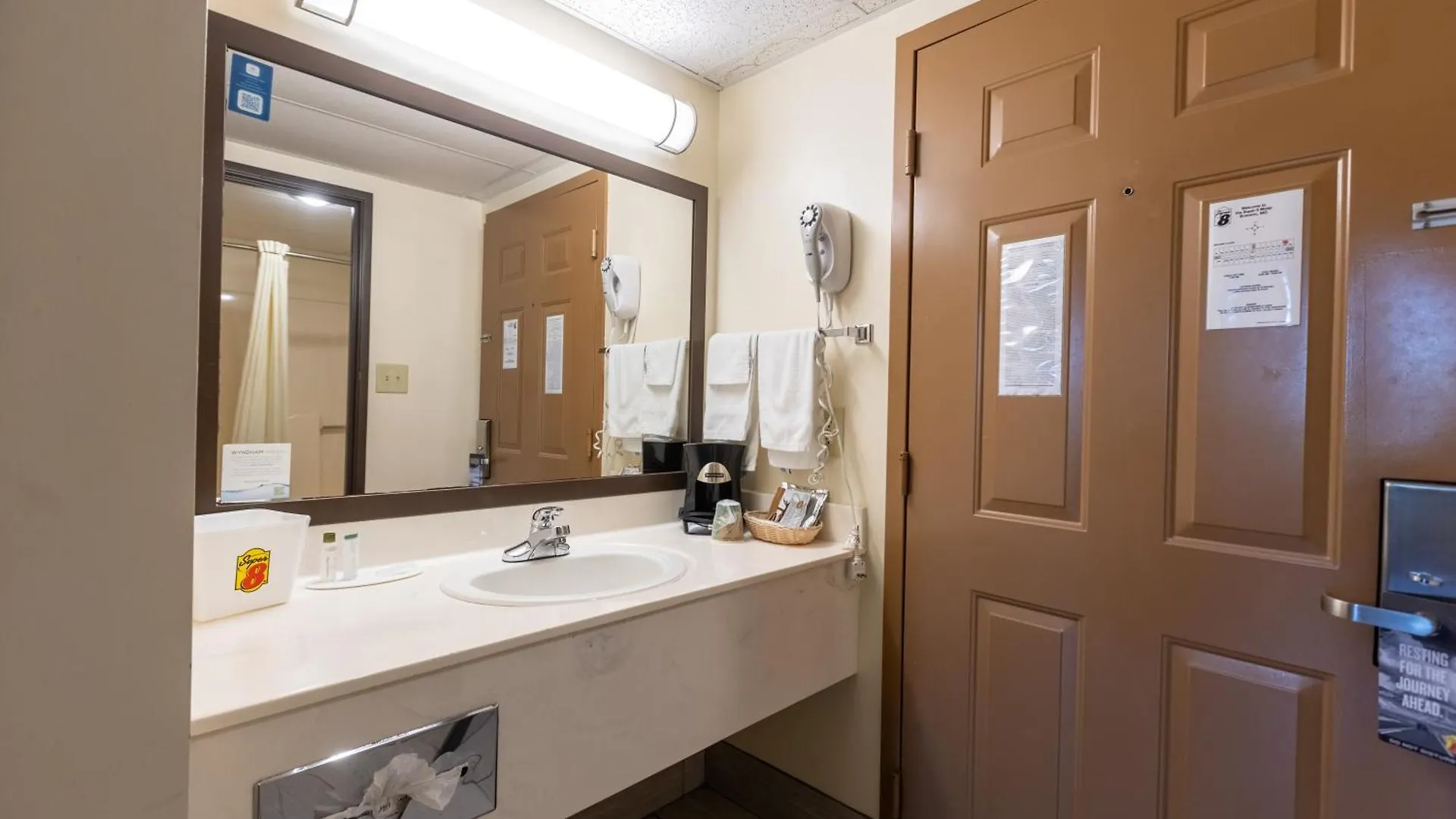 Super 8 By Wyndham By Andy Williams Theatre Hotel