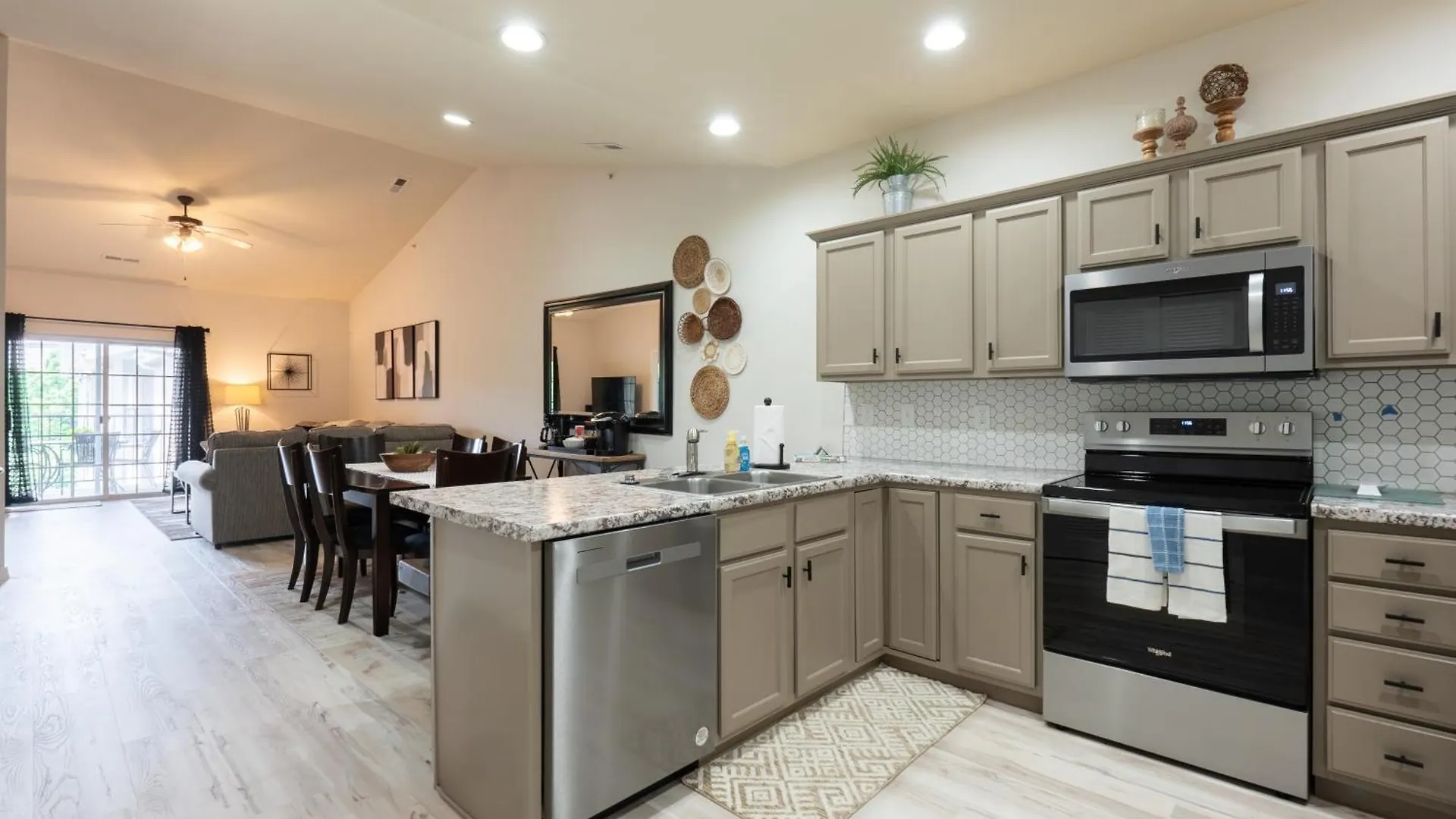 Golf View - Elevator Accessible - Center Of - Free Tickets Included - Rl8-11a *