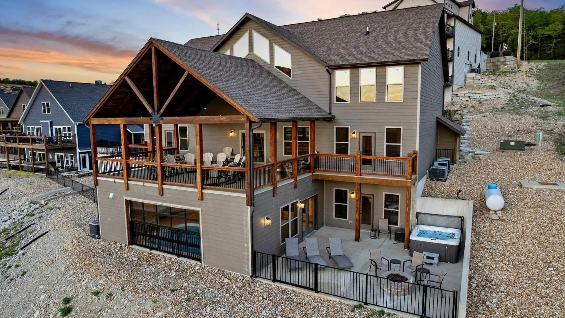 Chateau On The Cove