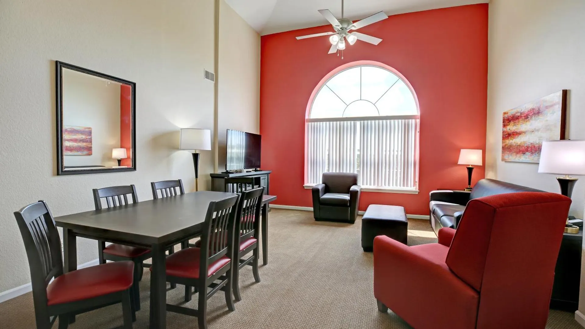 Grand Crowne Hotel