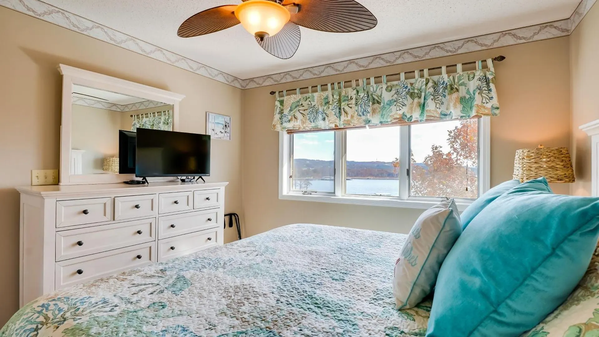 アパート Lakefront Condo, Near Silver Dollar City!