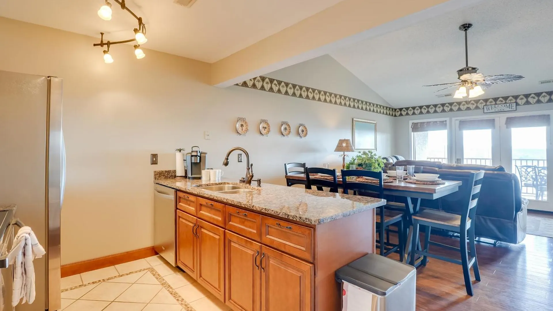 Lakefront Condo, Near Silver Dollar City! *
