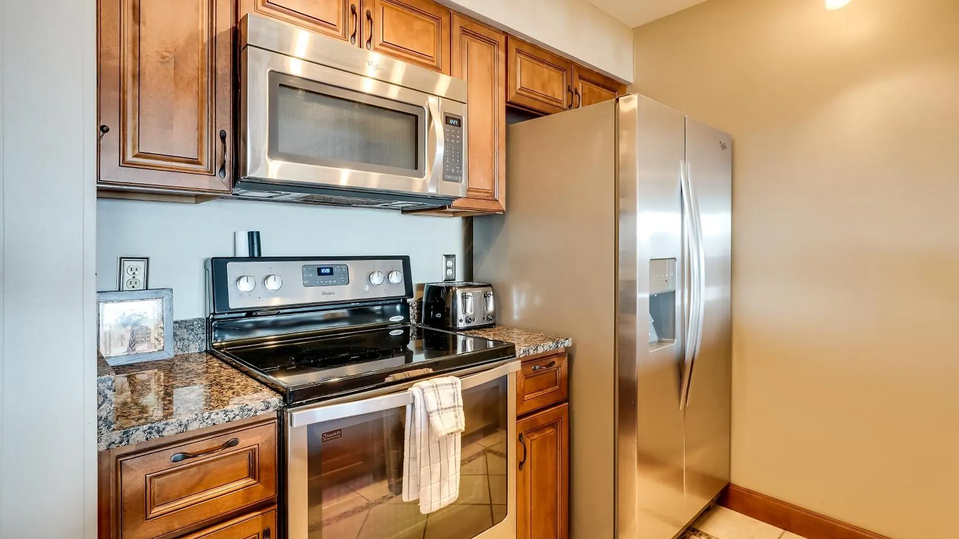 Lakefront Condo, Near Silver Dollar City! アパート
