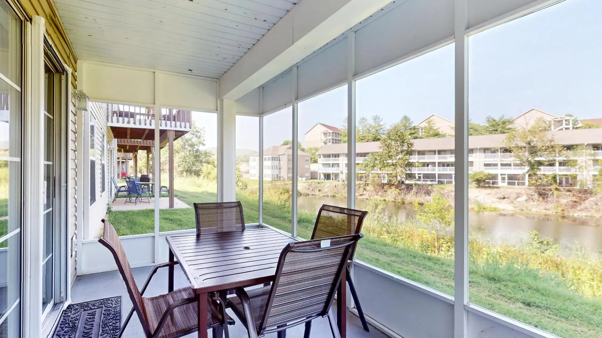 Fall Creek Pond View Escape Branson
