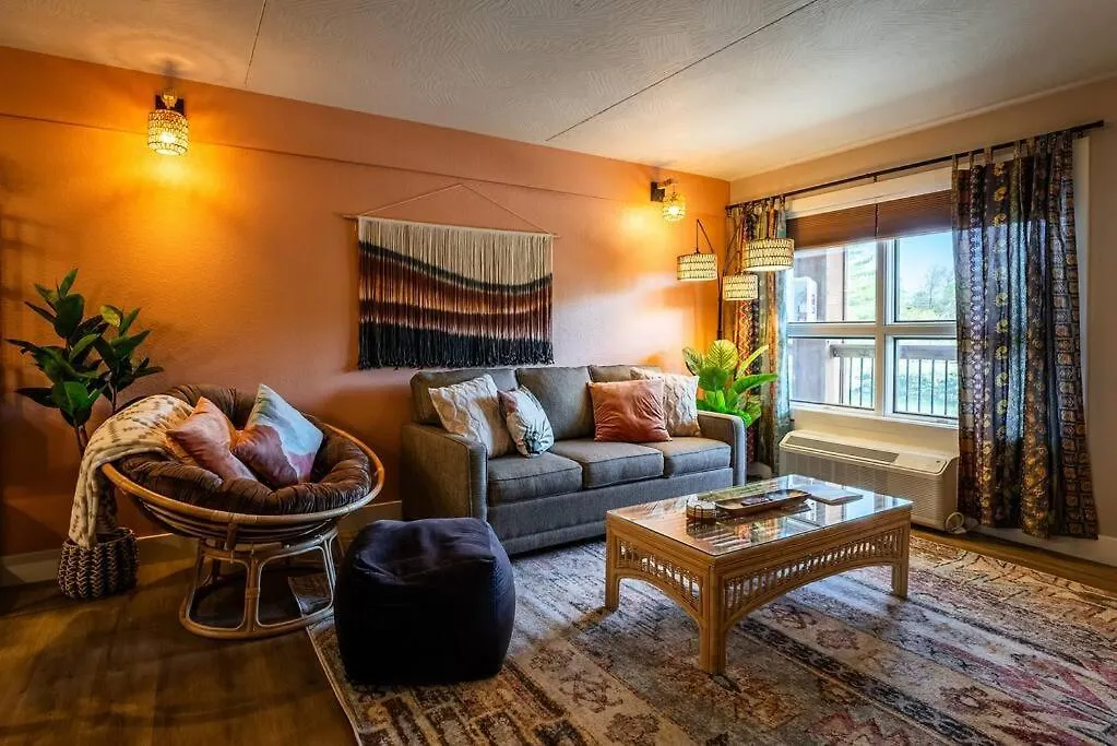 Pet Friendly Boho With Pool--fitness Center--next To The Landing--close To Convention Center And Kanakuk شقة *