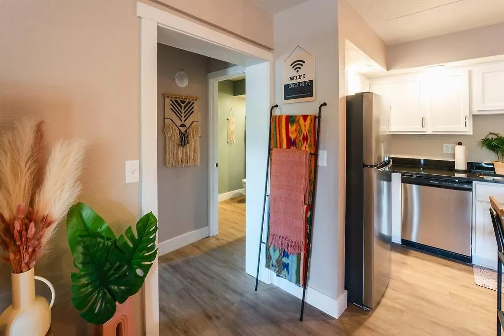 شقة Pet Friendly Boho With Pool--fitness Center--next To The Landing--close To Convention Center And Kanakuk *