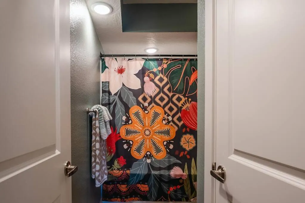 Pet Friendly Boho With Pool--fitness Center--next To The Landing--close To Convention Center And Kanakuk