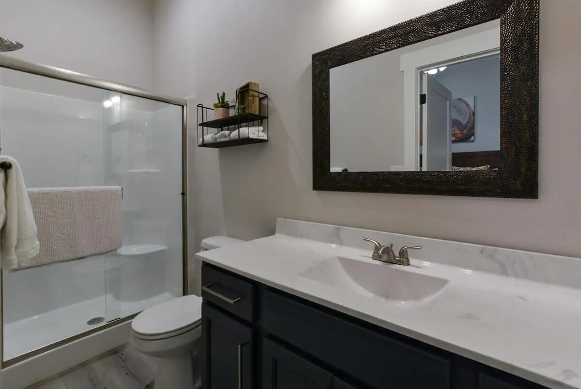 Nyaraló Journey's Remedy -lake View Sleeps 30