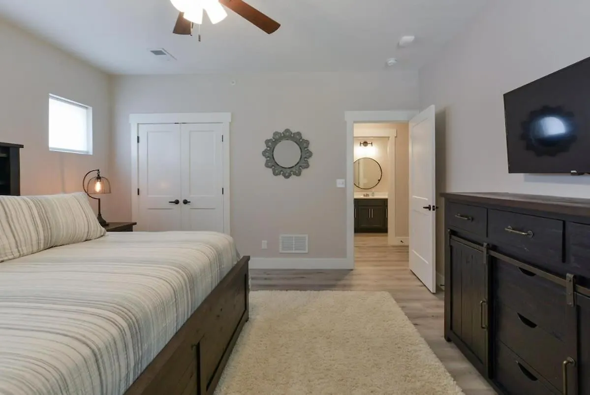 Nyaraló Journey's Remedy -lake View Sleeps 30 Branson
