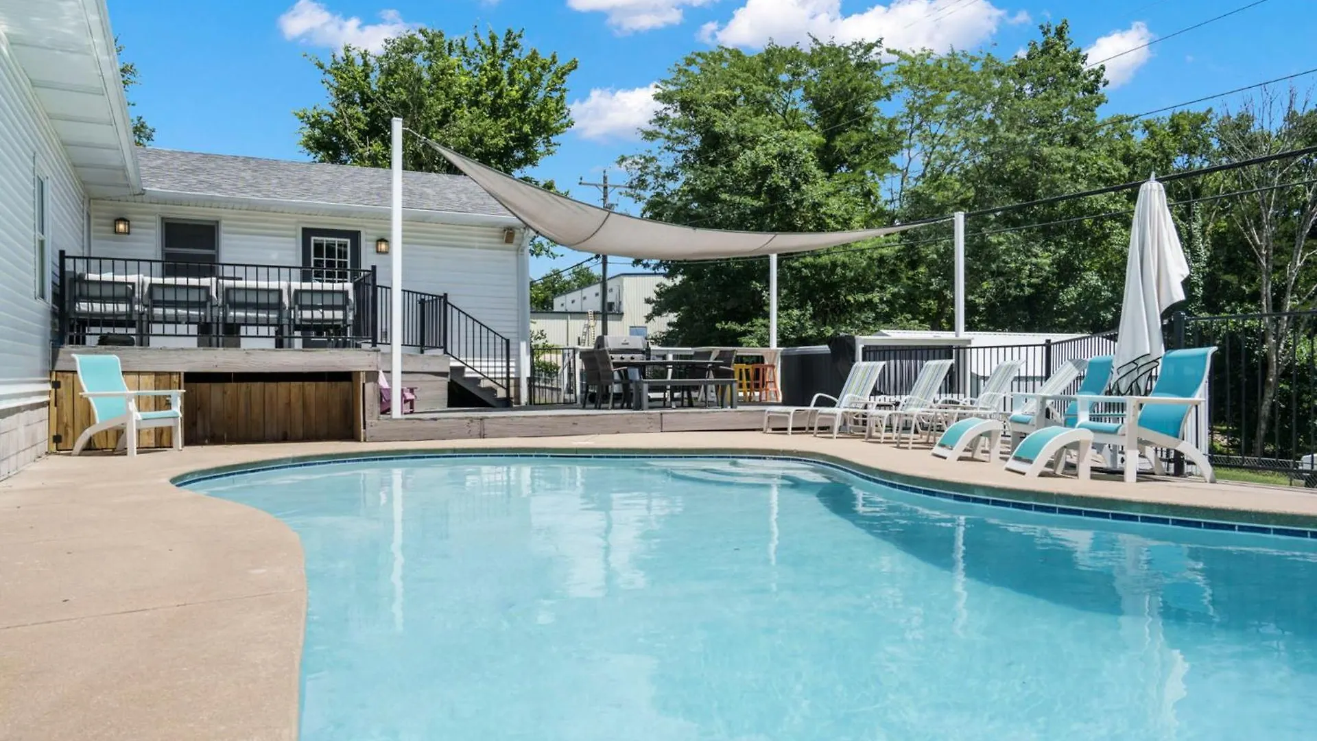 Bee Creek Poolside Semesterbostad