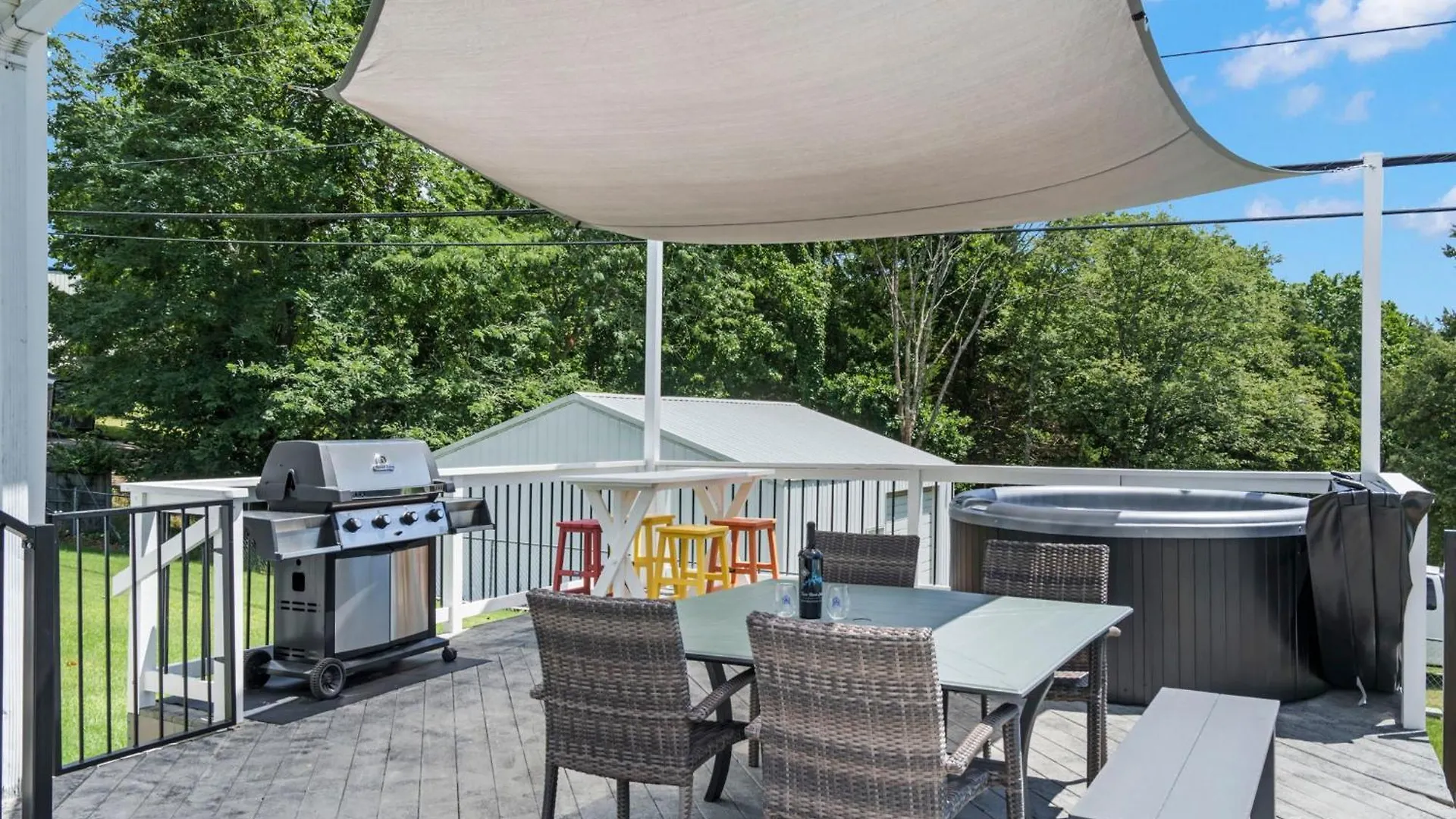 Bee Creek Poolside Semesterbostad