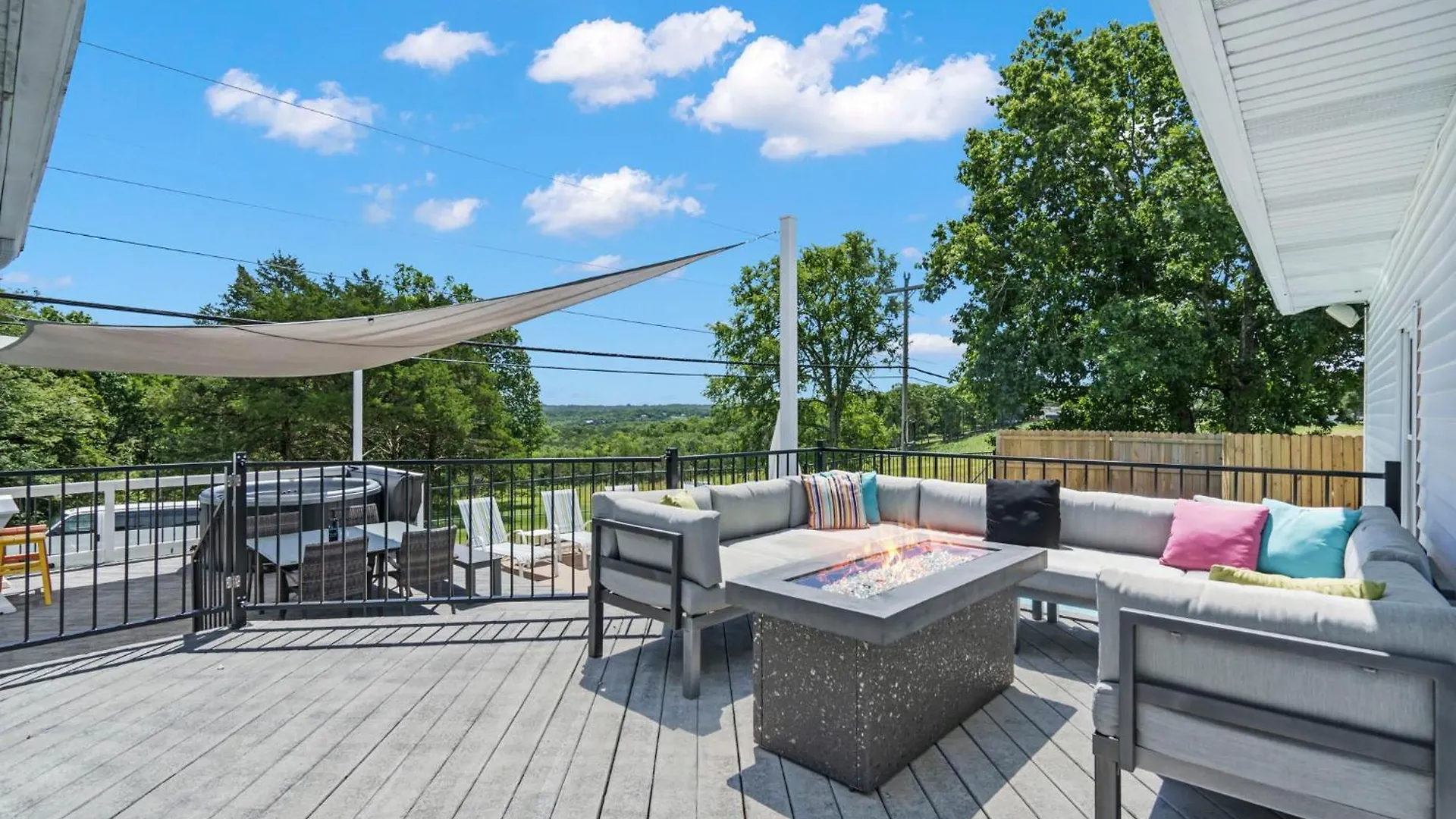 Bee Creek Poolside Semesterbostad *