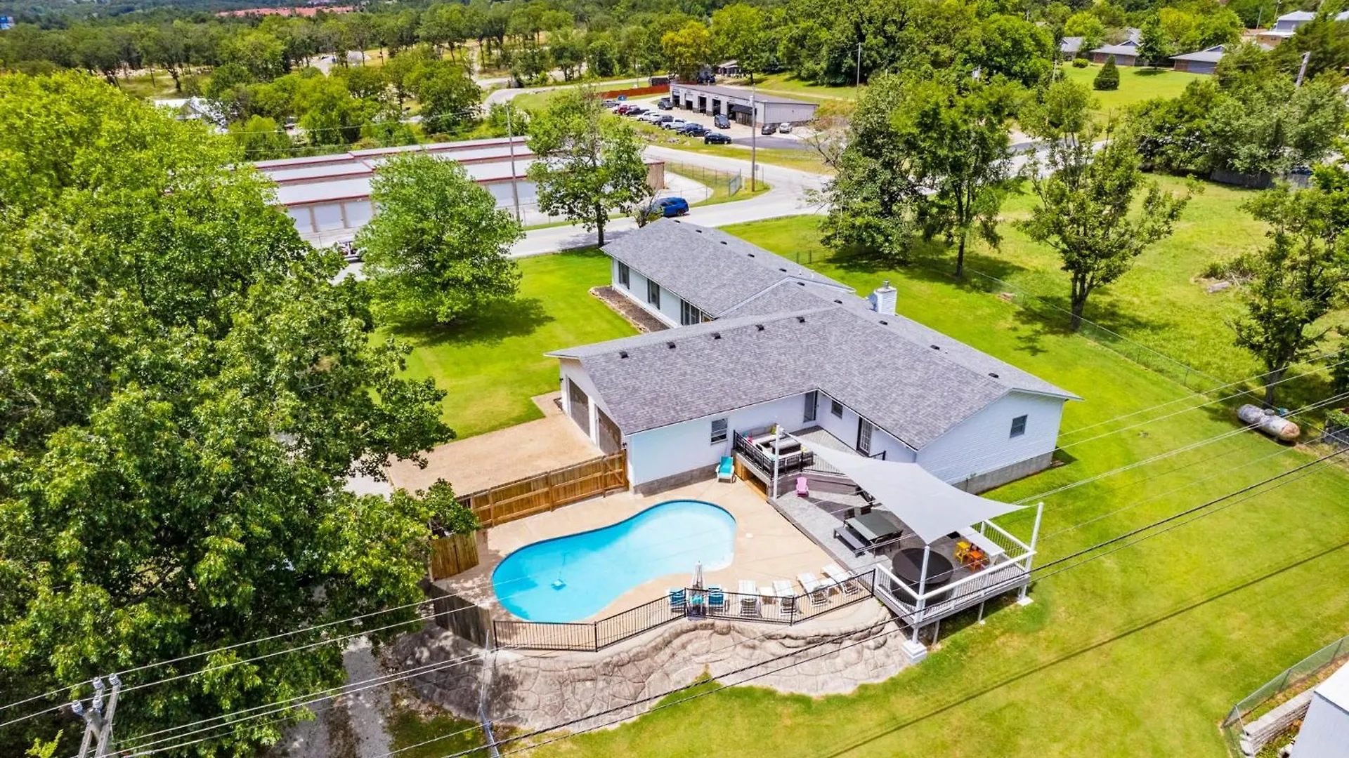 Bee Creek Poolside Semesterbostad *
