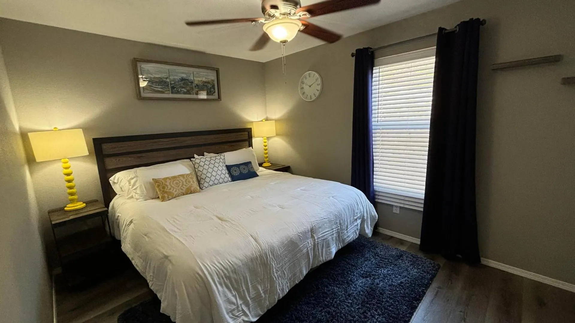Cozy With No Stairs, And Arcades! 5 Beds *