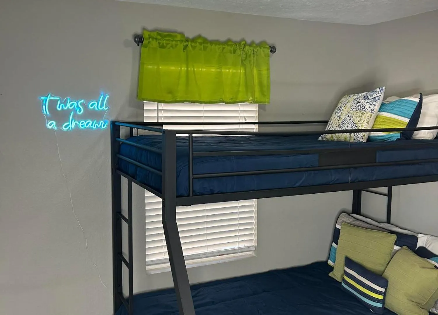 Cozy With No Stairs, And Arcades! 5 Beds Апартаменты Брэнсон