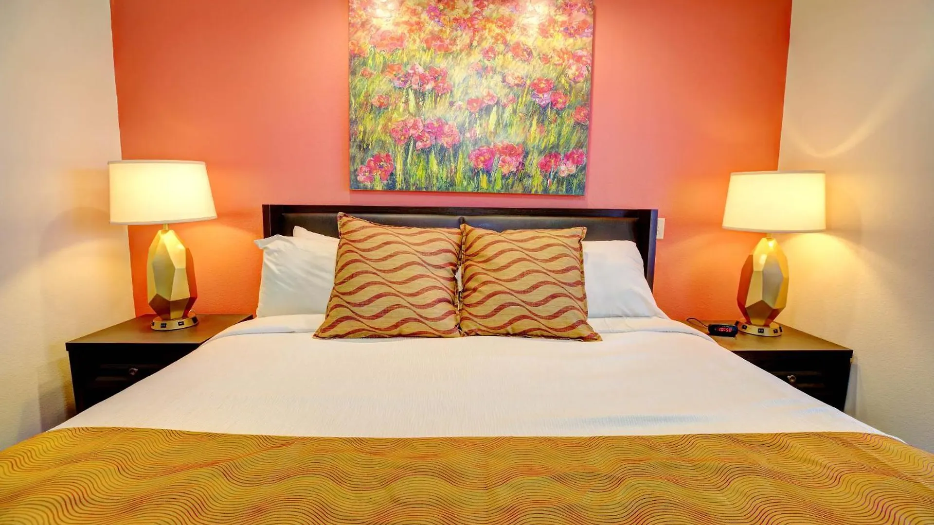 Grand Crowne 4* Branson