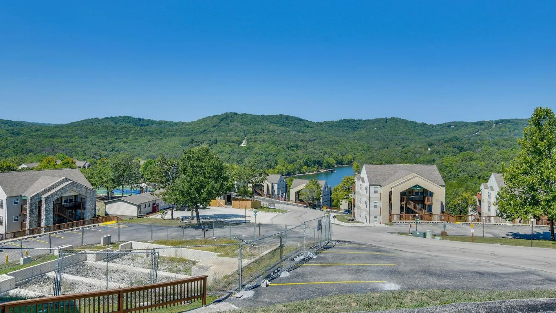 With View 1 Mi To Silver Dollar City! 公寓 布蘭森