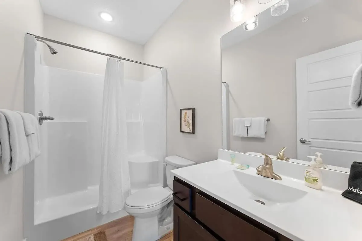 Modern Retreat Whot Tub Arcade & Stunning Views 펜션 브랜슨