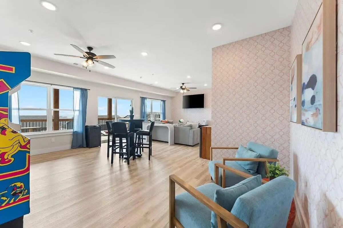 Modern Retreat Whot Tub Arcade & Stunning Views 펜션 *