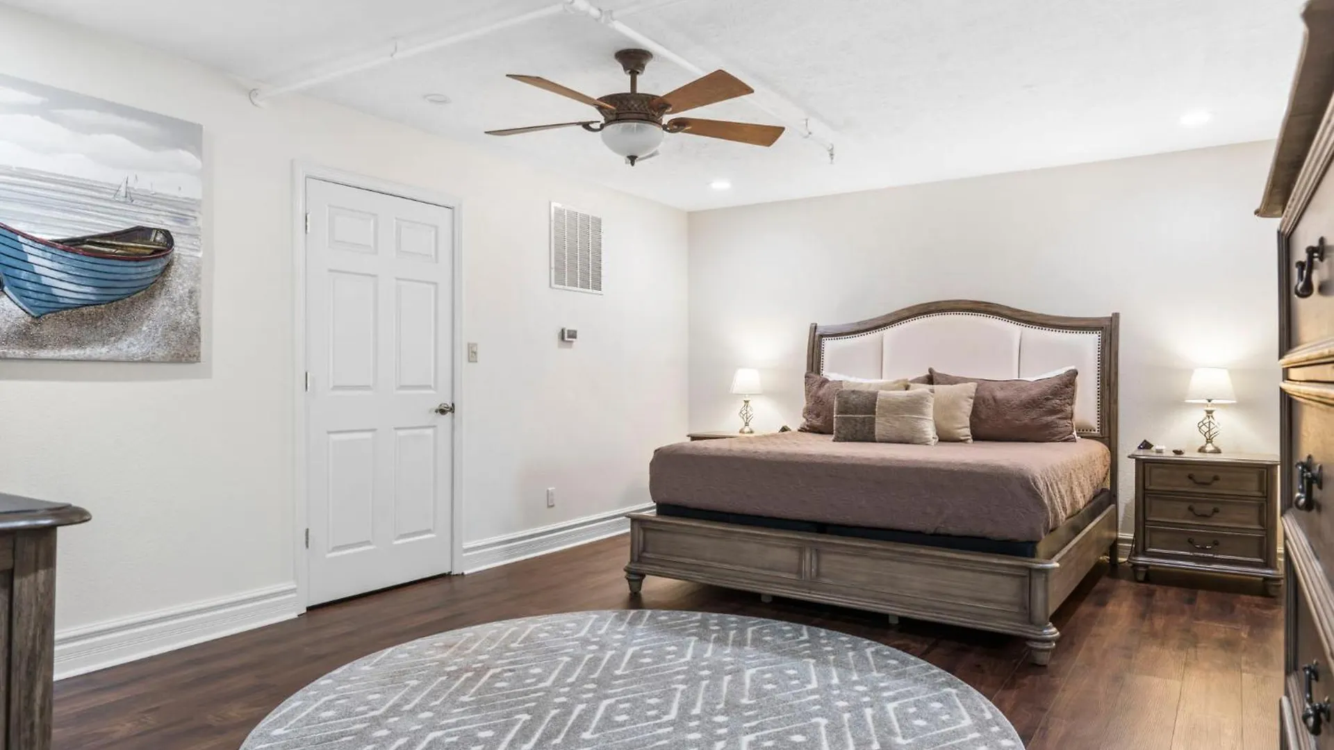 Townhouse W Tree & Views-billiards-air Hockey-free Tix-pvt Hot Tub-basketball-garage