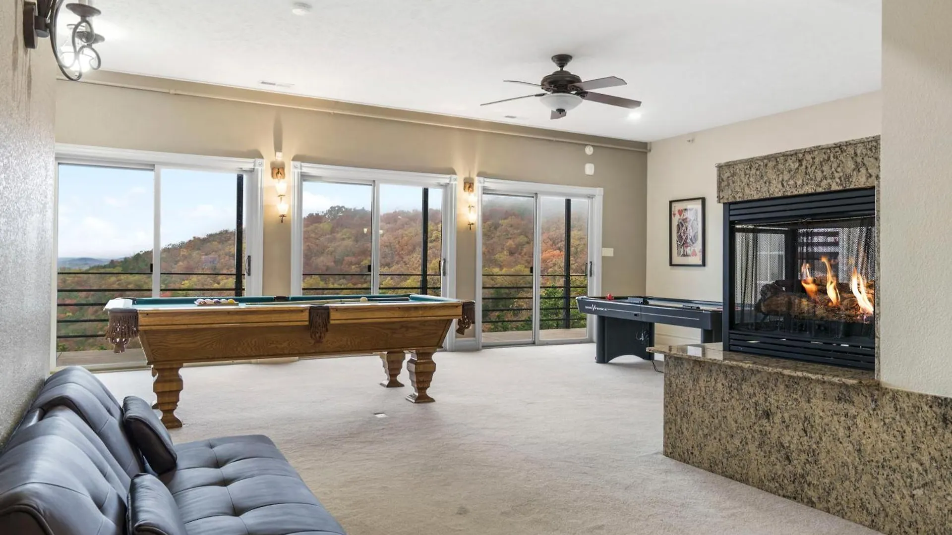 Townhouse W Tree & Views-billiards-air Hockey-free Tix-pvt Hot Tub-basketball-garage Branson