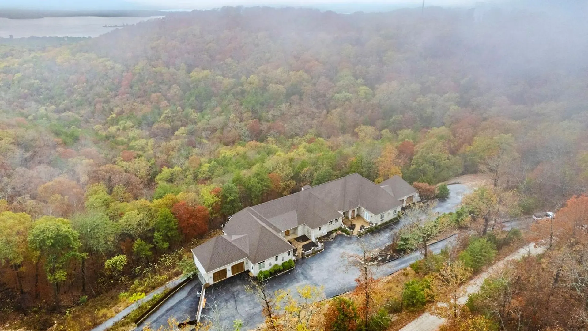 Townhouse W Tree & Views-billiards-air Hockey-free Tix-pvt Hot Tub-basketball-garage