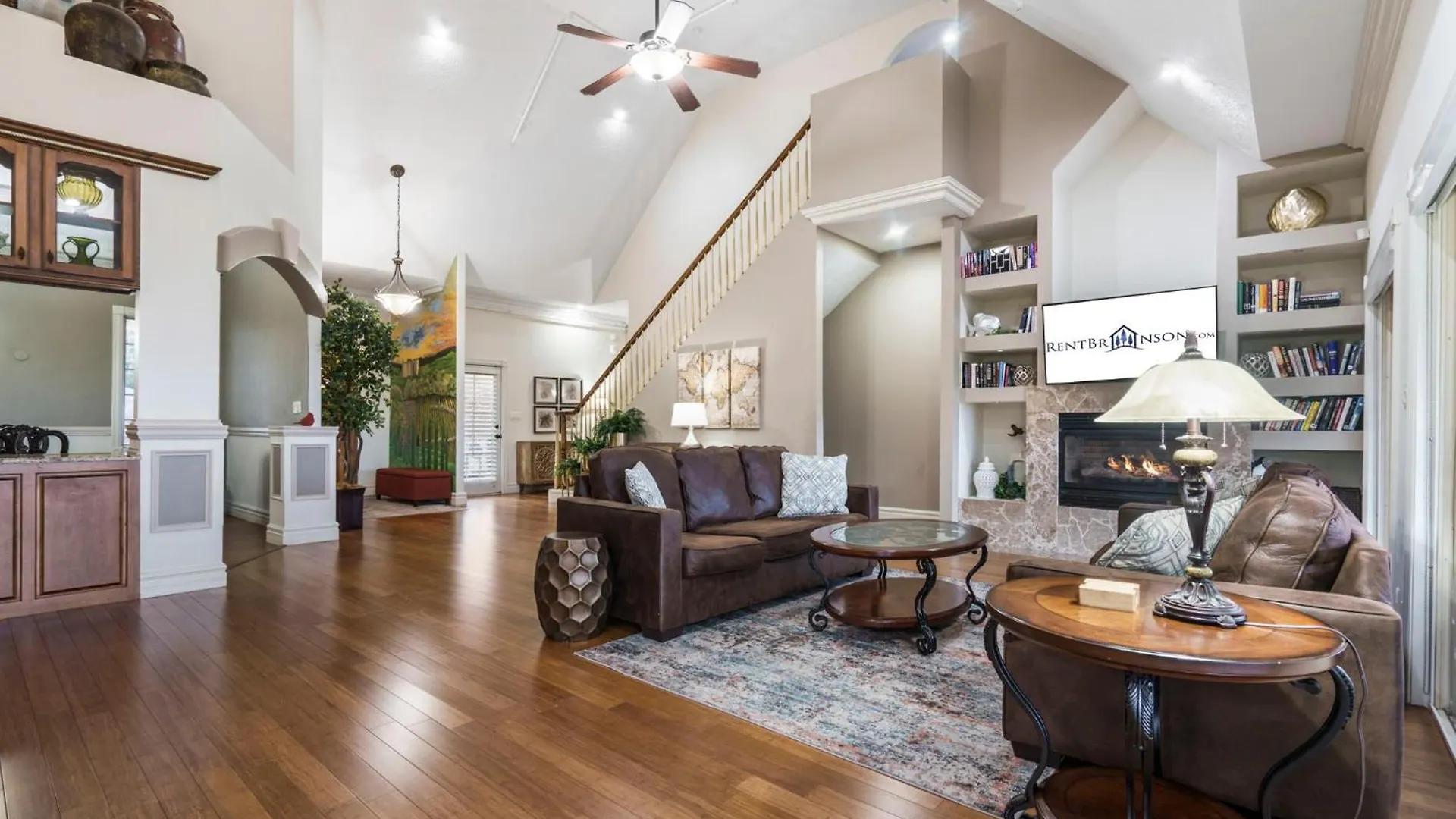 Holiday home Townhouse W Tree & Views-billiards-air Hockey-free Tix-pvt Hot Tub-basketball-garage