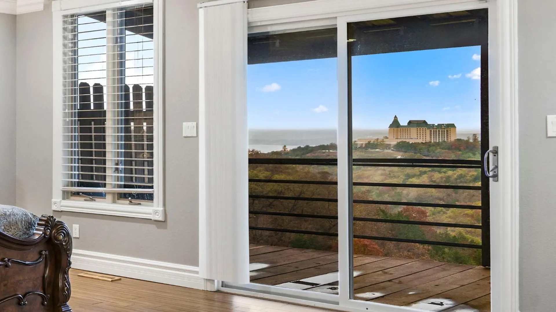 Townhouse W Tree & Views-billiards-air Hockey-free Tix-pvt Hot Tub-basketball-garage