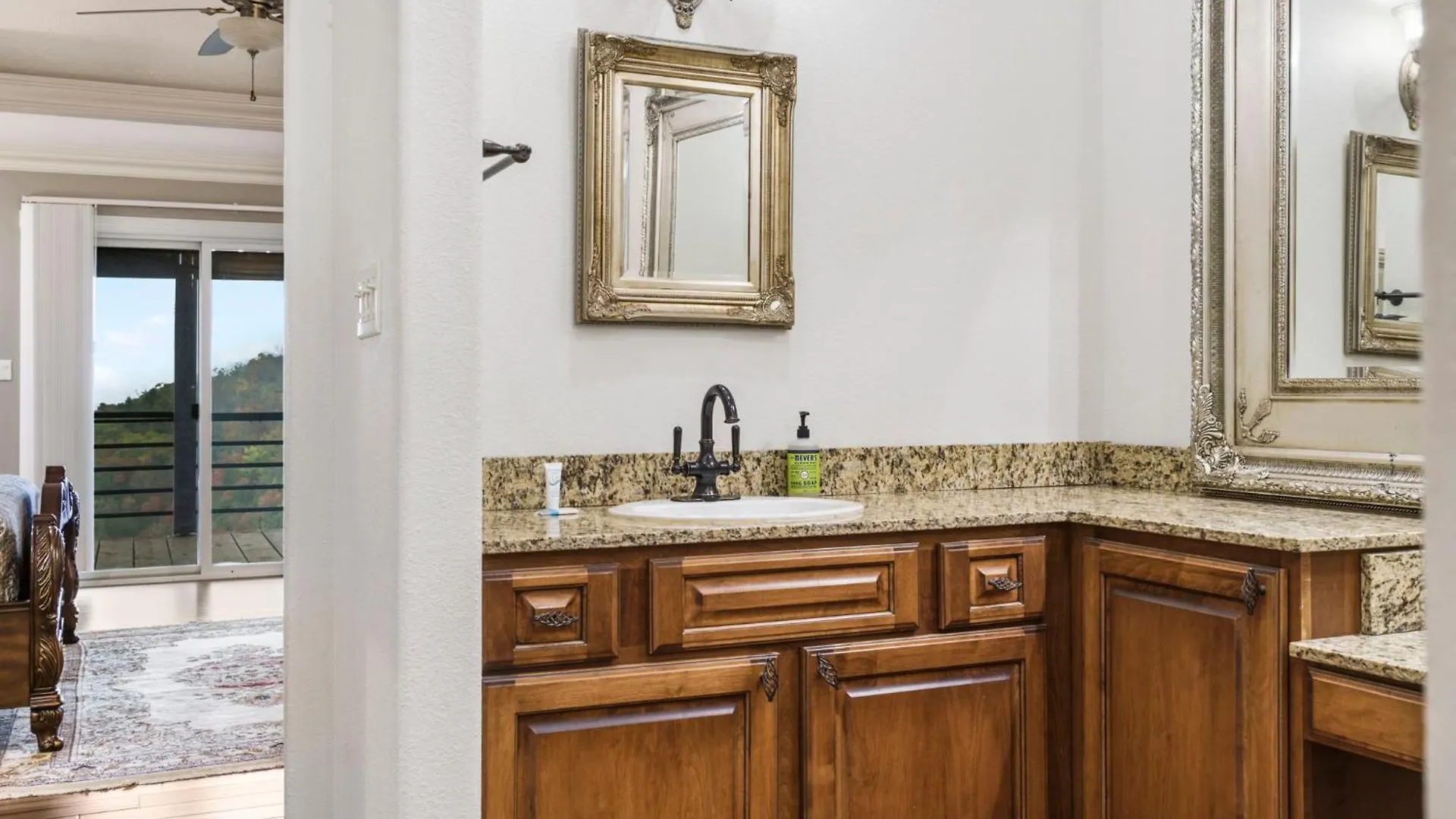 Townhouse W Tree & Views-billiards-air Hockey-free Tix-pvt Hot Tub-basketball-garage *