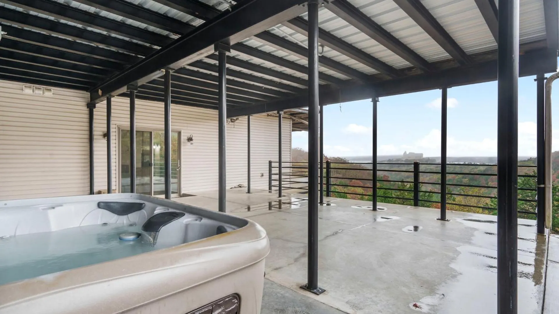 Holiday home Townhouse W Tree & Views-billiards-air Hockey-free Tix-pvt Hot Tub-basketball-garage
