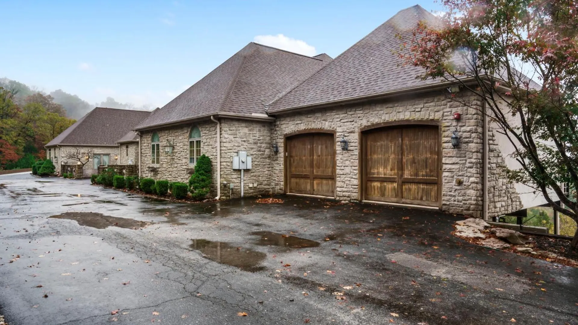 Townhouse W Tree & Views-billiards-air Hockey-free Tix-pvt Hot Tub-basketball-garage * Branson