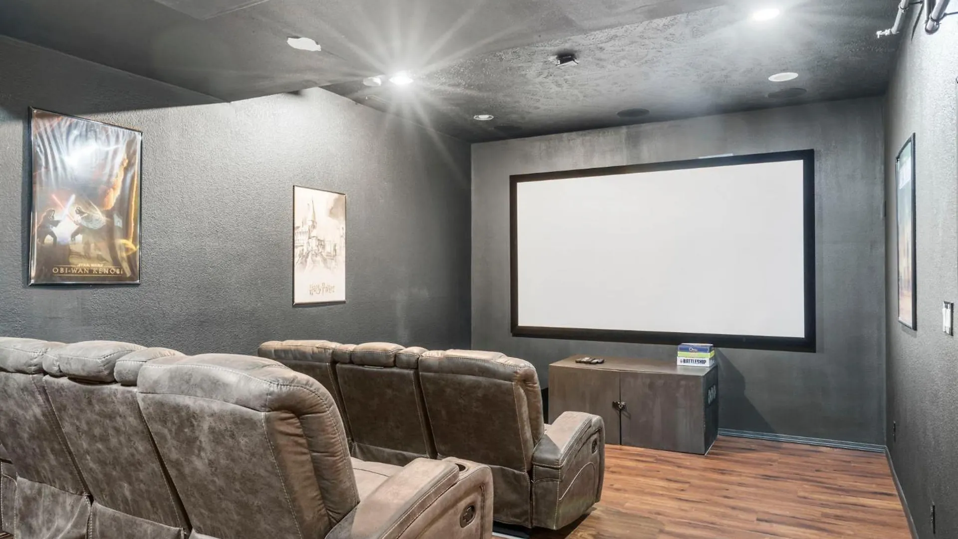 Townhouse W Tree & Views-billiards-air Hockey-free Tix-pvt Hot Tub-basketball-garage Holiday home