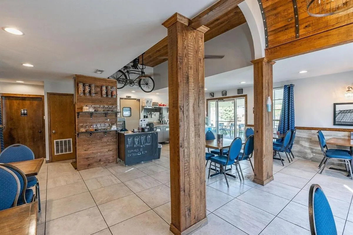 Fall Creek 34-7, Screened Porch, Pet Friendly, Great Location 布蘭森