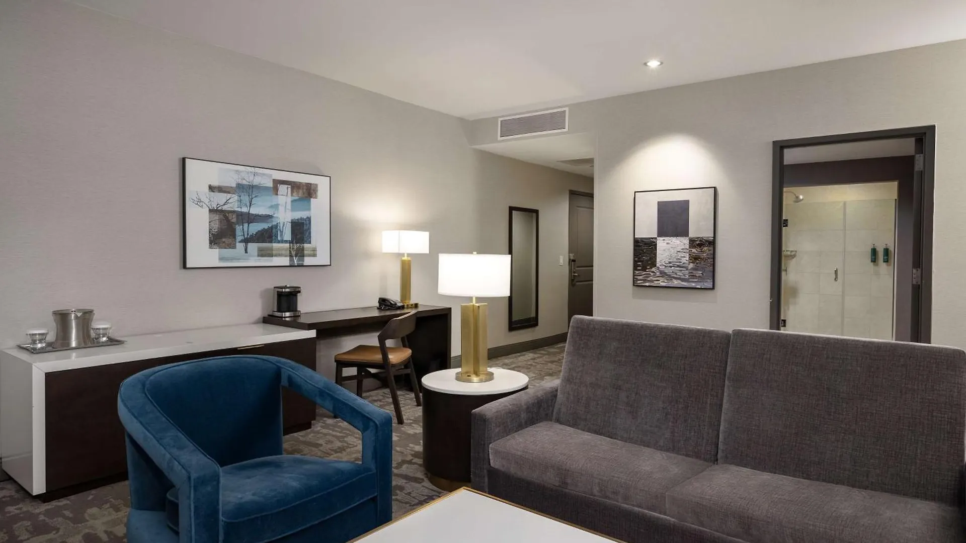 Hilton Promenade Landing 4*
